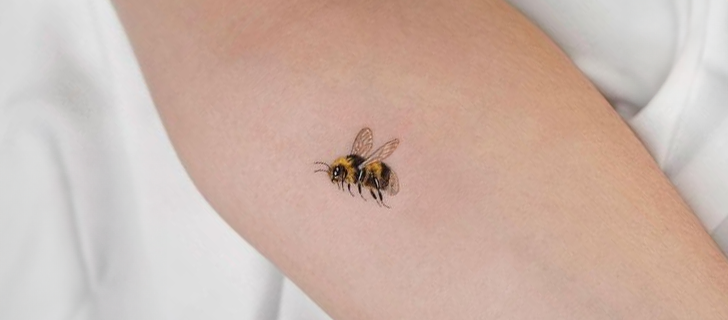 7 Diseños de tatuajes de abejas que te encantarán